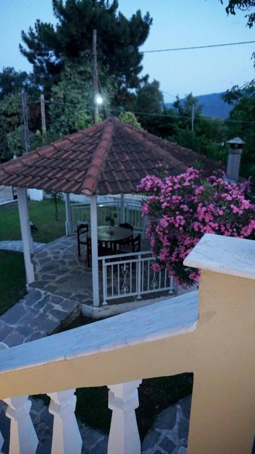 Villa Karras Vrasná Exterior foto